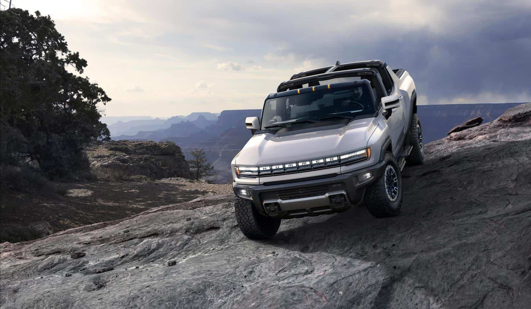 Cover Image for GM stellt Elektro-Hummer EV mit >560 km Reichweite, 350 kW laden und bis zu 735 kW/ 1.000 PS vor