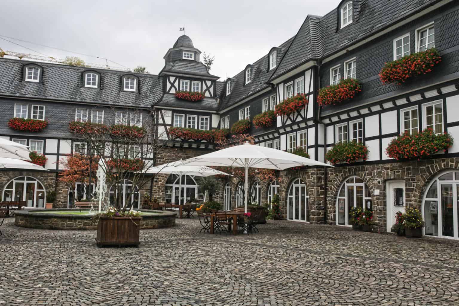 Cover Image for Romantik- & Wellnesshotel Deimann in Schmallenberg elektrifziert nicht nur das Herz