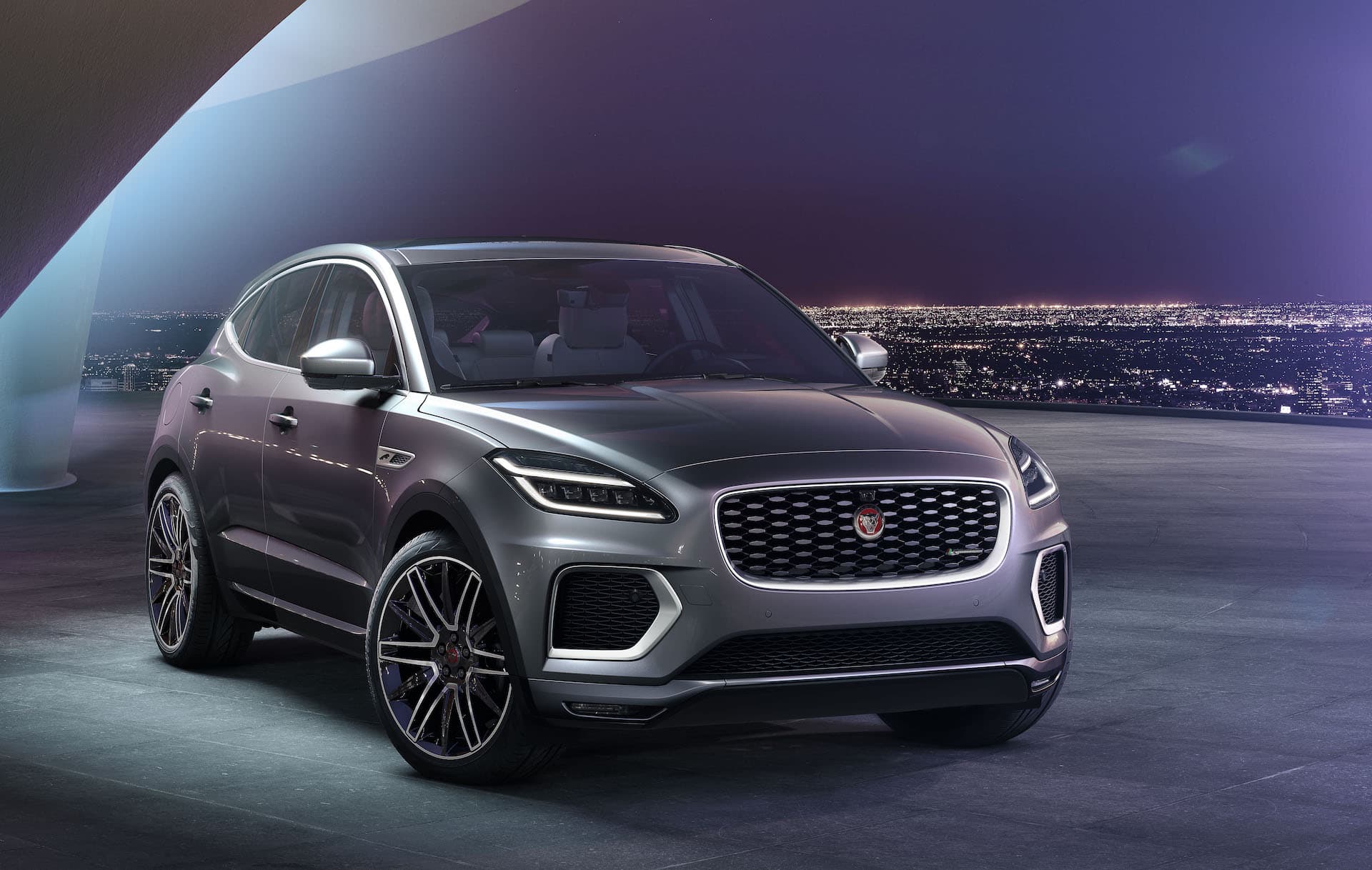 Cover Image for Jaguar bietet E-Pace auch als Plug-in-Hybrid an