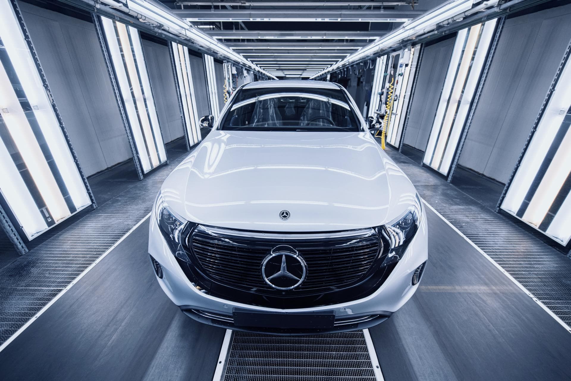 Cover Image for Mercedes-Benz: Noch vor EQS-Premiere bekommt der EQC ein Upgrade!