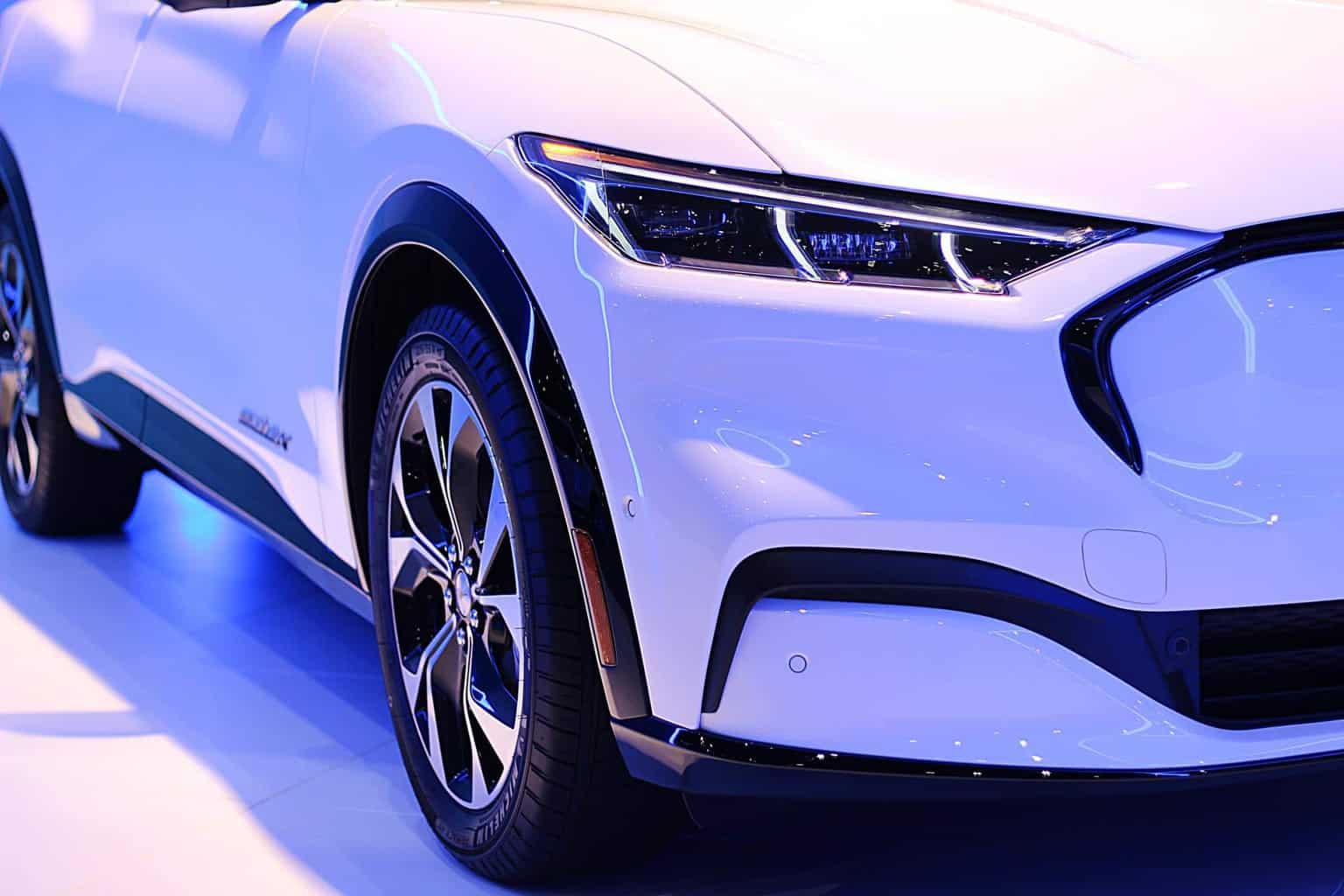 Cover Image for Ford zieht mit wachsendem E-Auto-Absatz eigene Zell-Produktion in Betracht