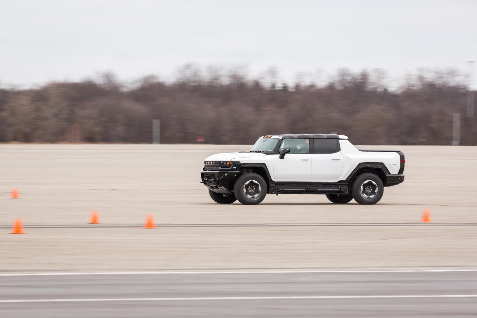Cover Image for GM Elektro-Hummer EV stellt sich Herausforderungen des Winters