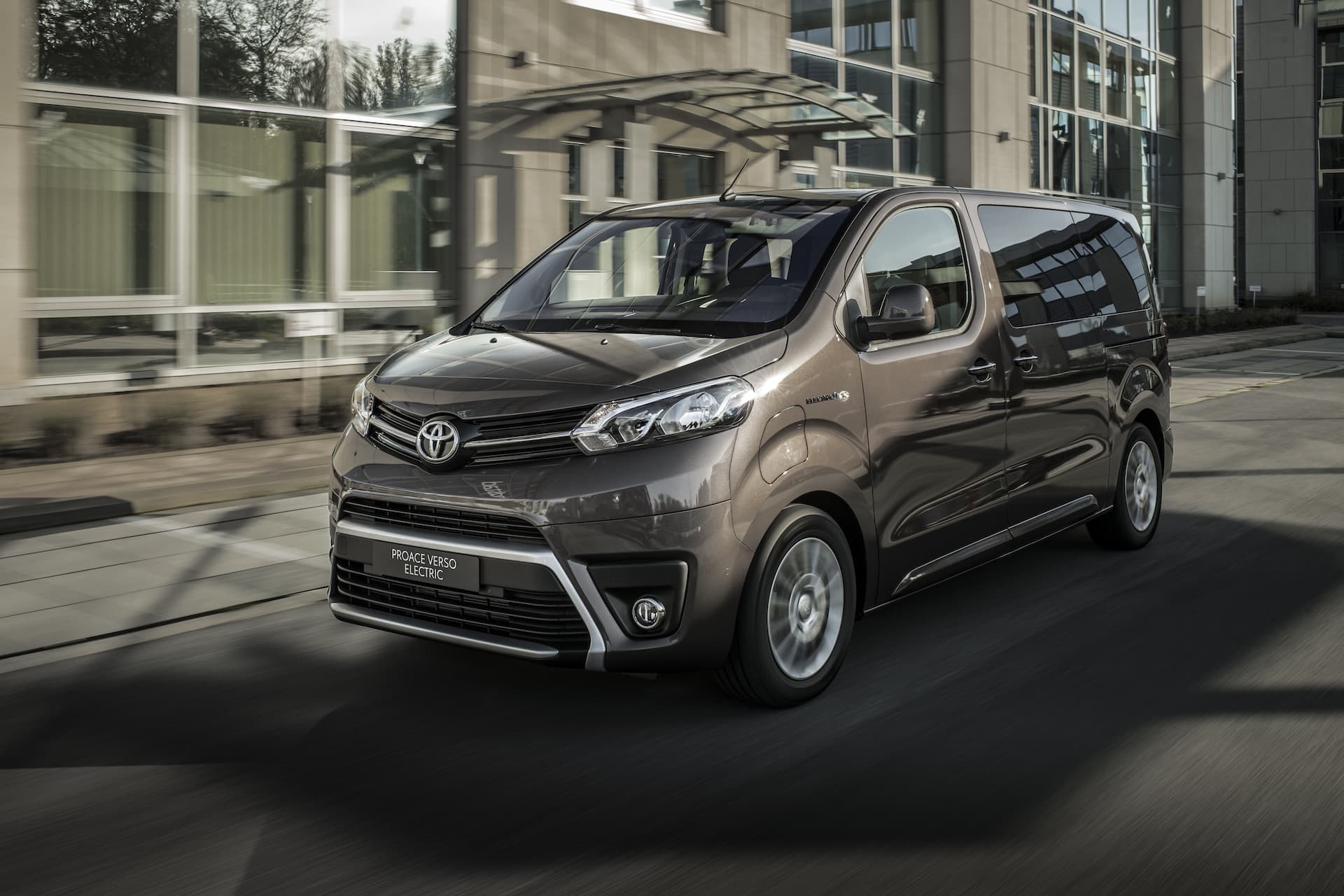 Cover Image for Toyota liefert Elektro-Proace ab März 2021 aus