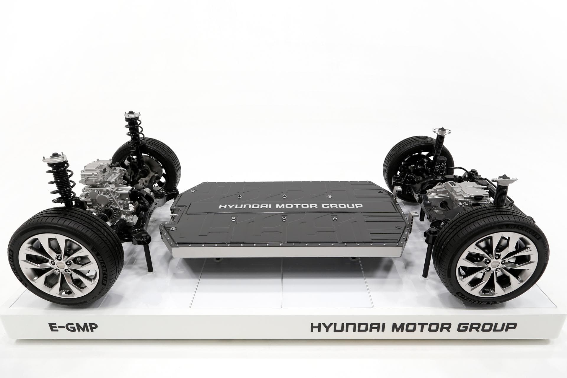 Cover Image for Hyundai Elektro-Plattform E-GMP: >500 km Reichweite; Laden unter 18 Minuten