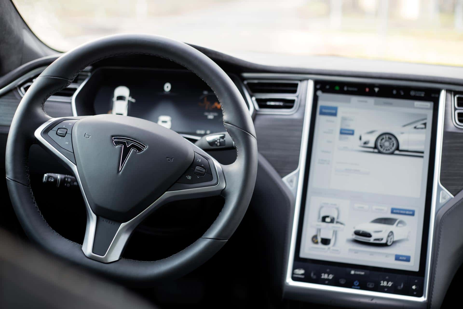 Tesla arbeitet an der Integration von Apple und Amazon Music