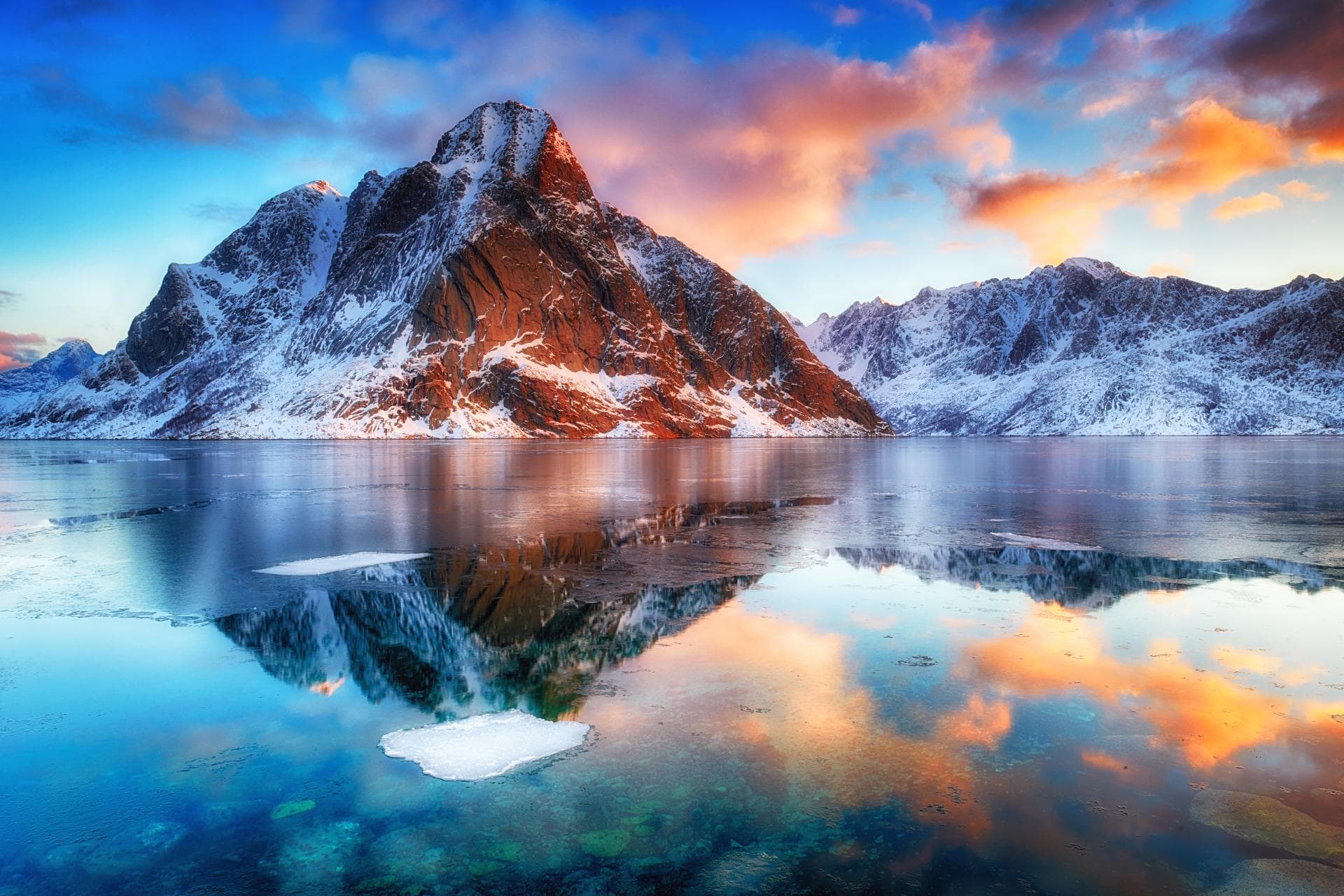 Cover Image for Norwegen: Rekordwert von 66,7% reiner E-Fahrzeuge im Dezember