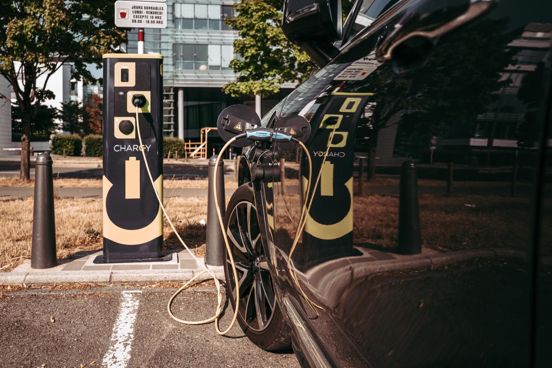 Weltweiter Absatz von Elektro-Fahrzeugen erreichte 2020 mehr als 3,2 Millionen