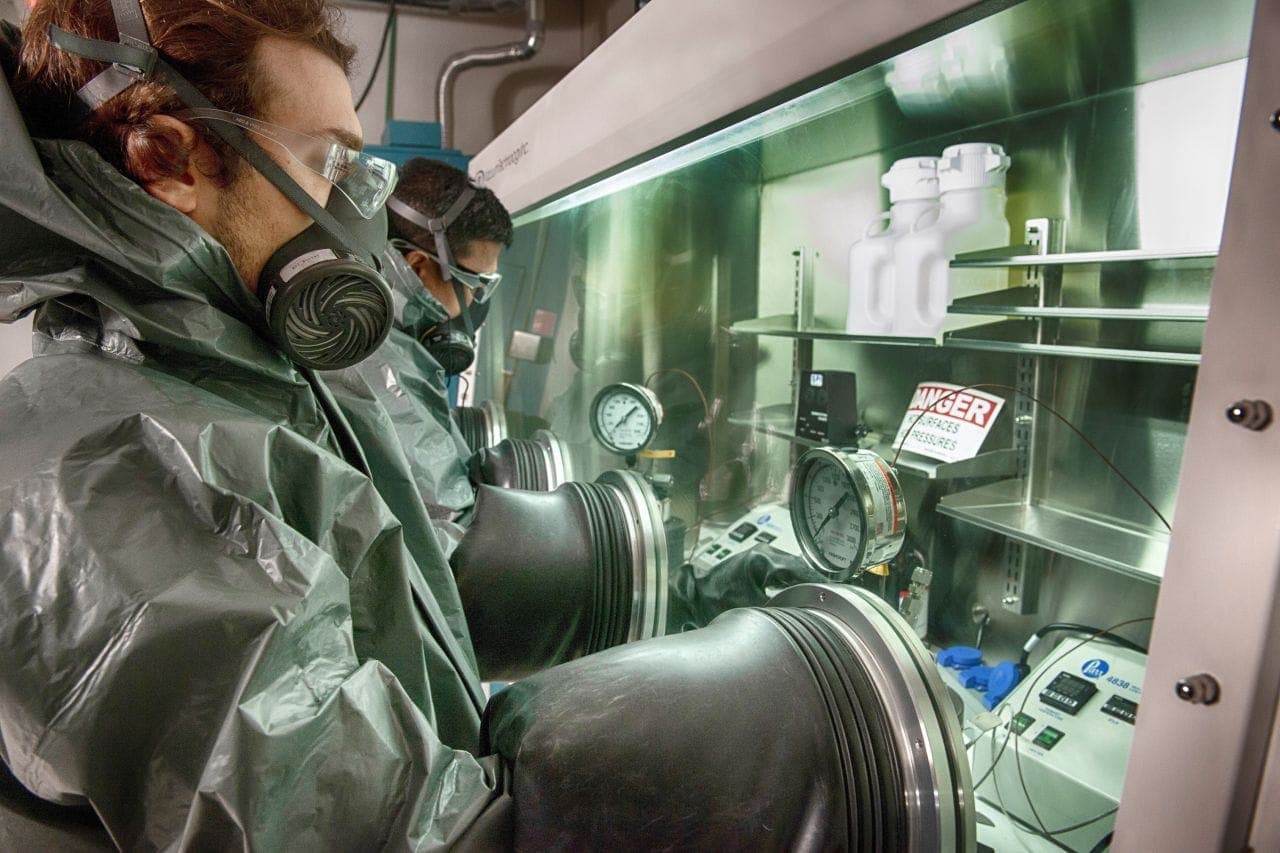 Freudenberg erweitert Materialprüfung für Lithium-Ionen-Batterien