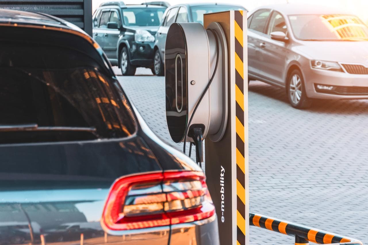 Cover Image for BEM schlägt neue Förderregeln für Plug-in-Hybride vor