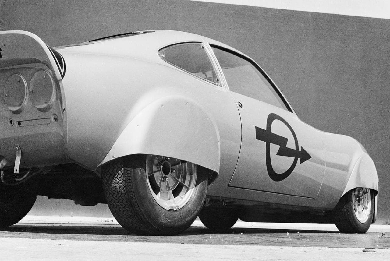 Cover Image for Opel Elektro GT: Ein Rekord-Auto wird 50