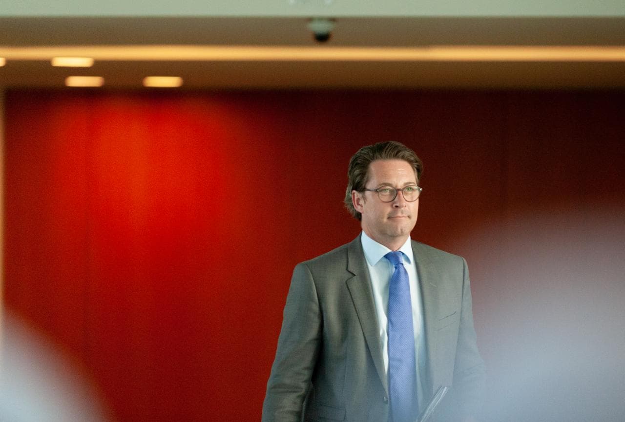 Cover Image for Verkehrsminister Scheuer warnt vor zu scharfen CO2-Vorgaben
