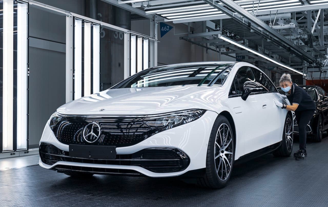 Cover Image for Mercedes-Benz startet Produktion des EQS in der Factory 56