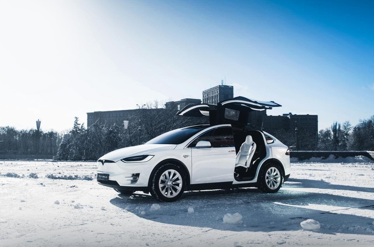 Cover Image for Tesla überholt VW in Q1/2021 als Europas Nummer Eins beim E-Auto-Absatz