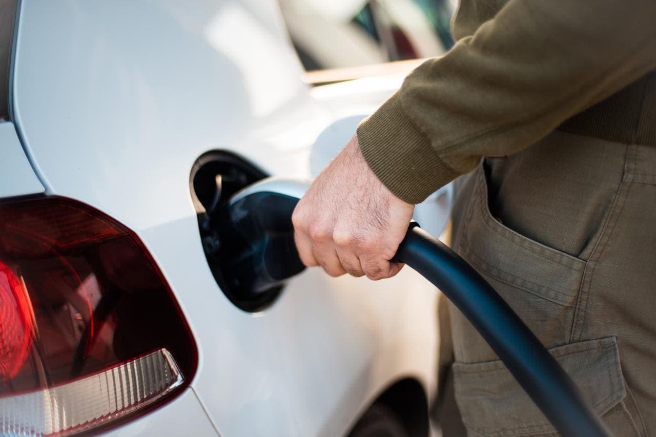 Cover Image for Was E-Autofahrer an der Elektromobilität verbessern würden