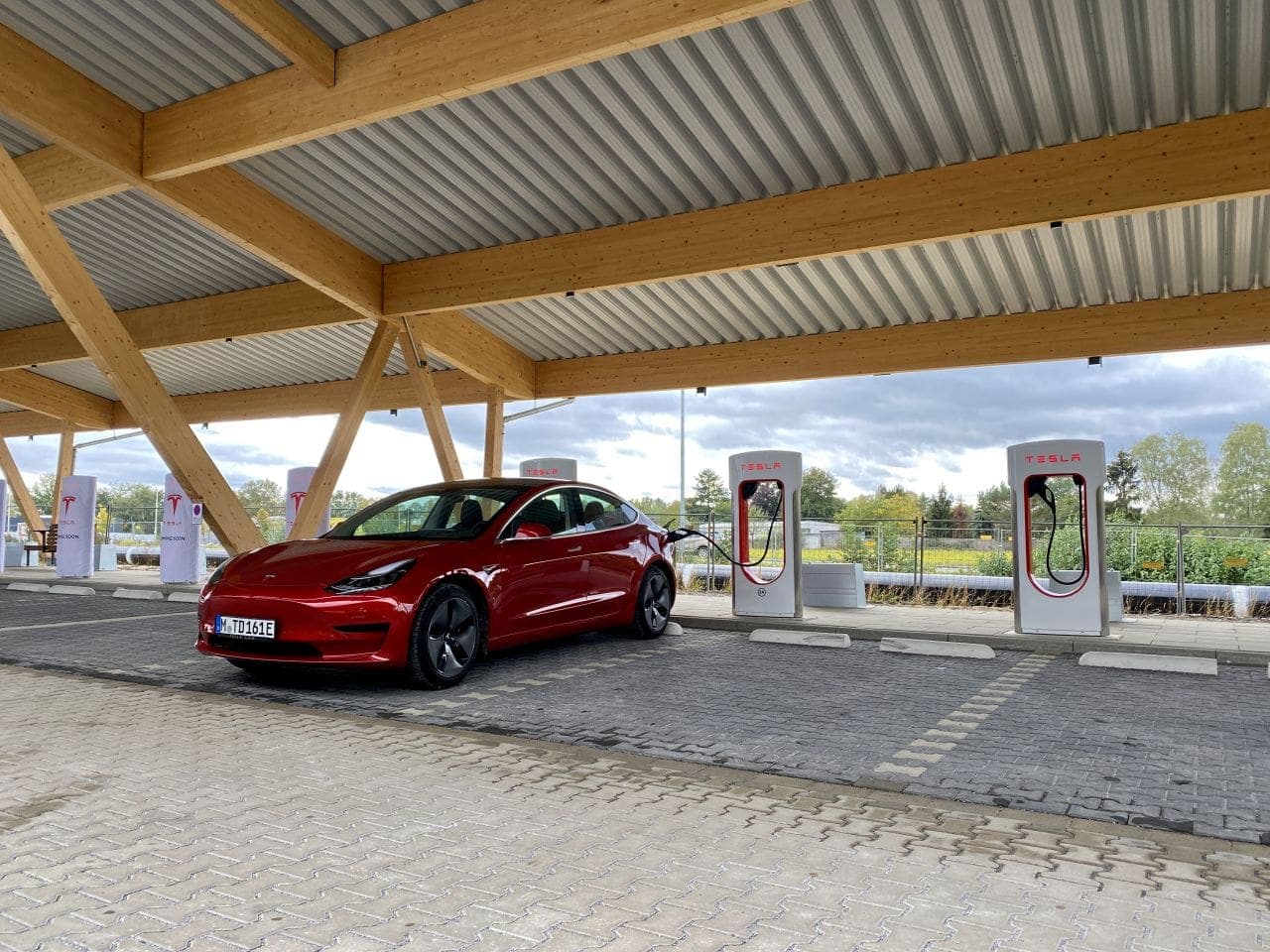 Cover Image for Tesla: 10.000 Supercharger Ladeplätze in Europa