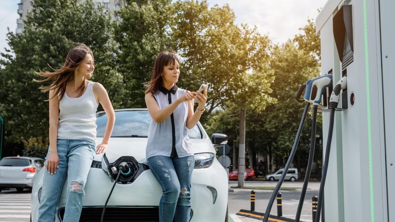 Cover Image for Umsatz an öffentlichen Ladestationen soll bis 2030 auf 3,3 Mrd. Euro steigen