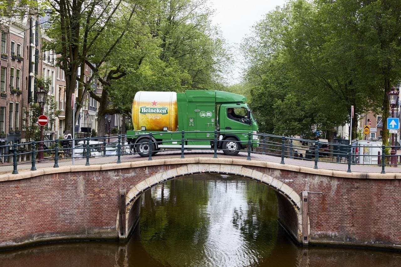 Cover Image for Fuso eCanter rollt bereits in 16 Ländern