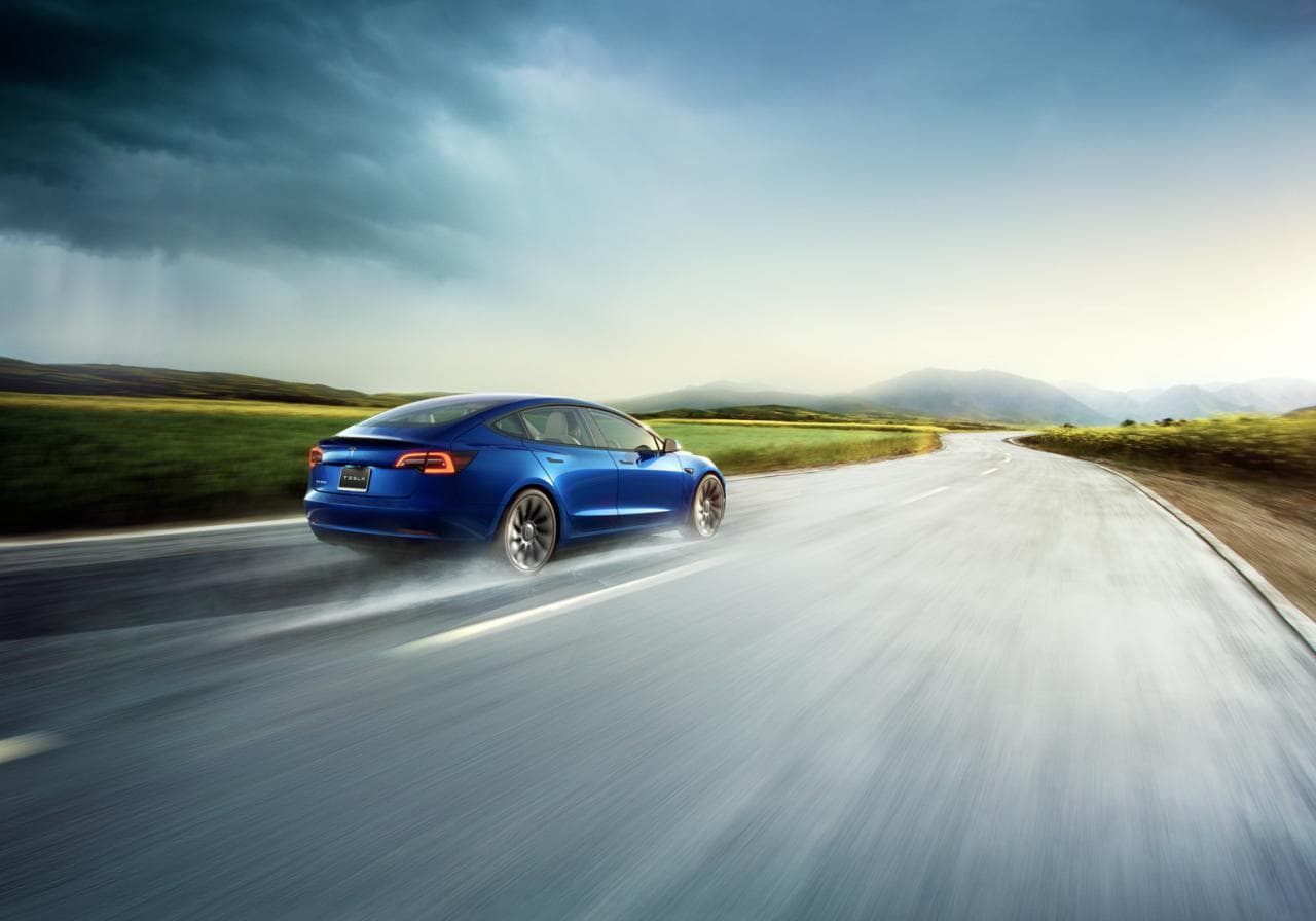 Cover Image for Tesla blickt auf aktuellen CO2-Rucksack von 8.594 km beim Model 3