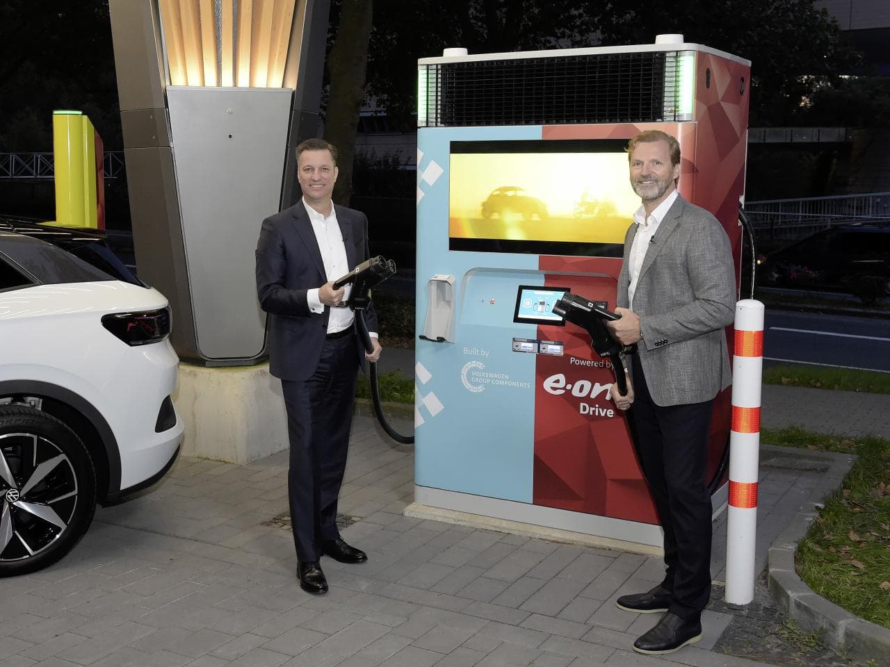 Cover Image for E.ON & VW bringen Plug & Play Schnellladesäule mit 150 kW an den Start