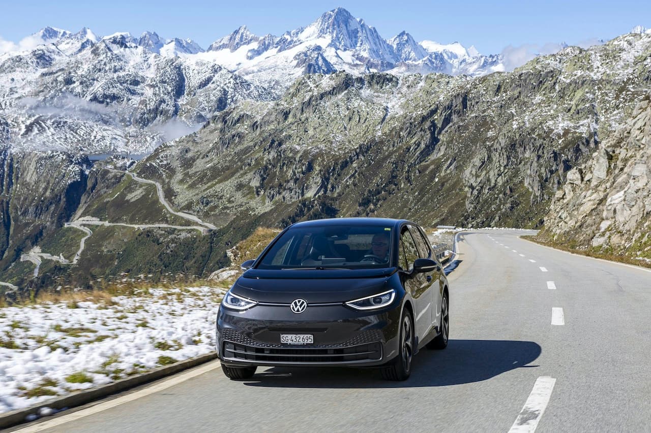 Cover Image for Sorge vor Blackout: Droht in der Schweiz ein Fahrverbot für Elektroautos?