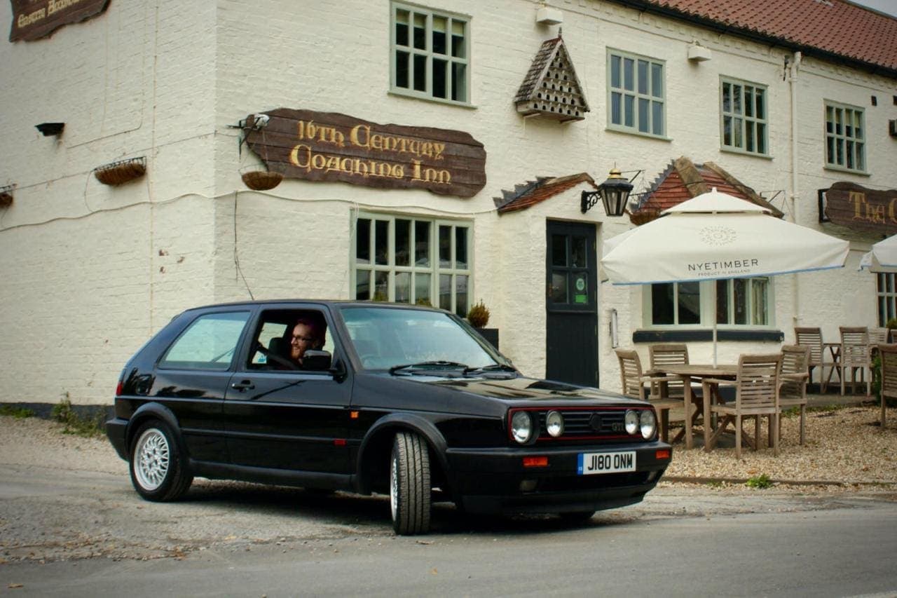 Cover Image for Elektrifizierter Golf Mk2 mit Tesla-Power unter der Haube