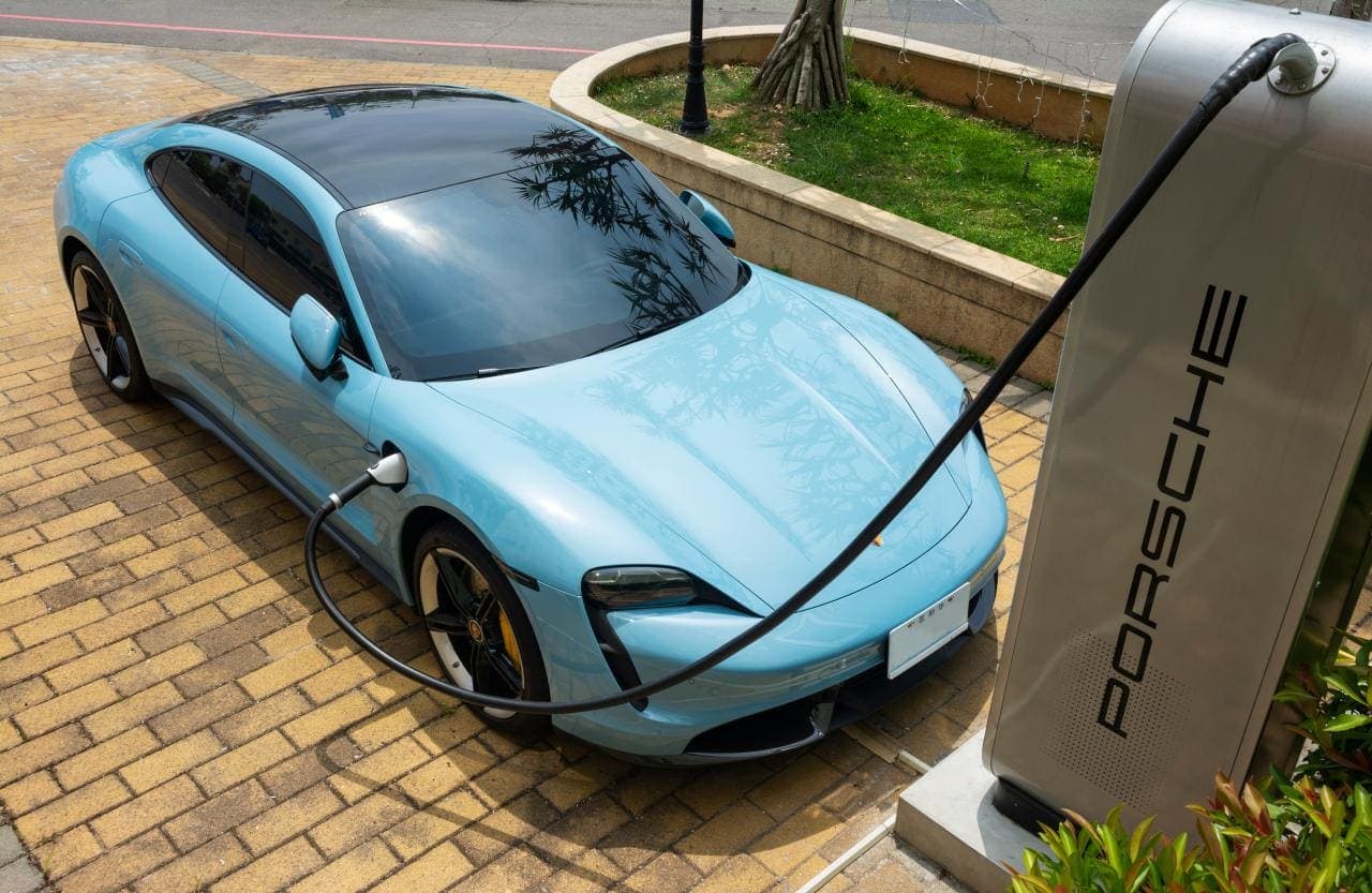 Cover Image for Elektro-Porsche laufen Verbrenner wie Porsche 911 den Rang ab