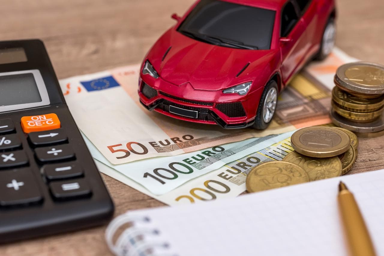 Cover Image for Automobilhersteller investieren über 450 Milliarden Euro in E-Mobilität