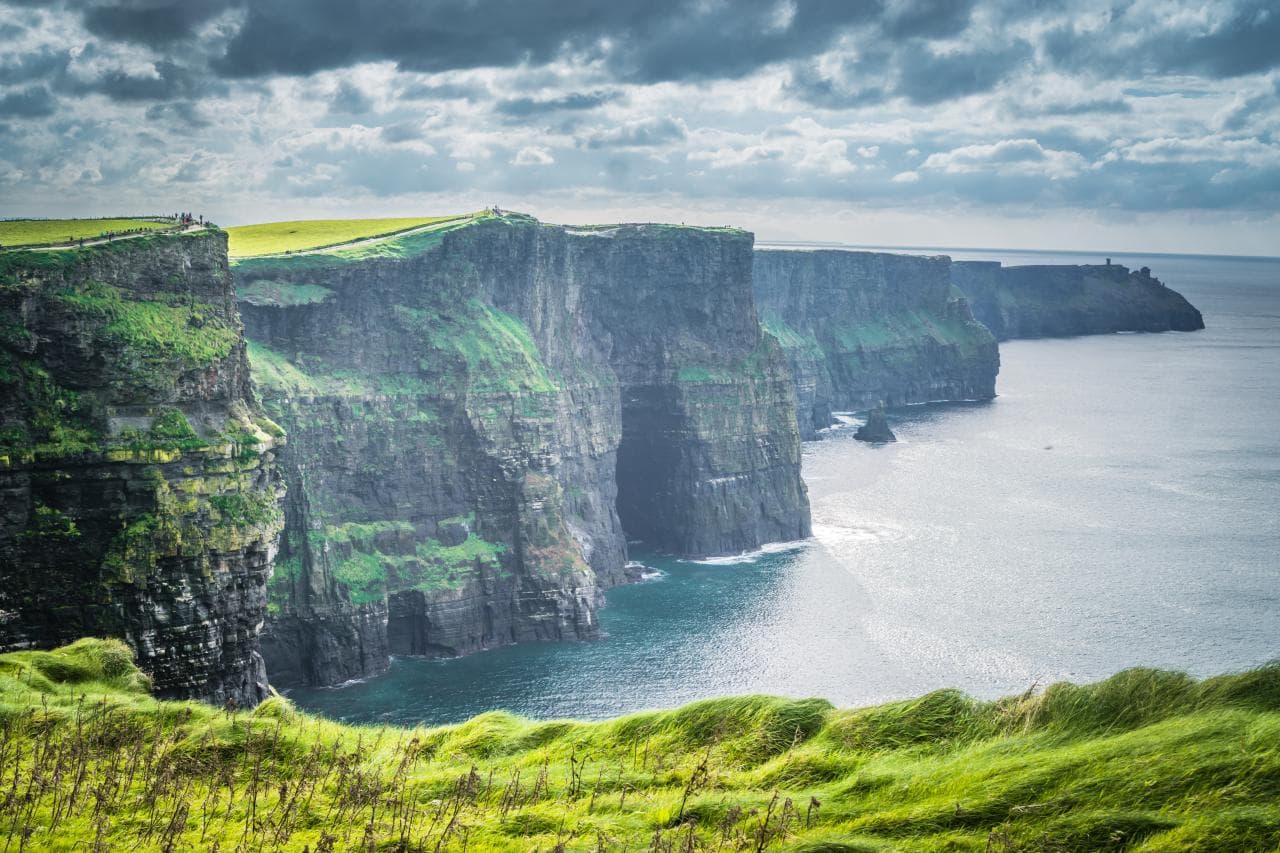 Cover Image for Irland: Eine Millionen E-Fahrzeuge und 1.500 E-Busse in 2030
