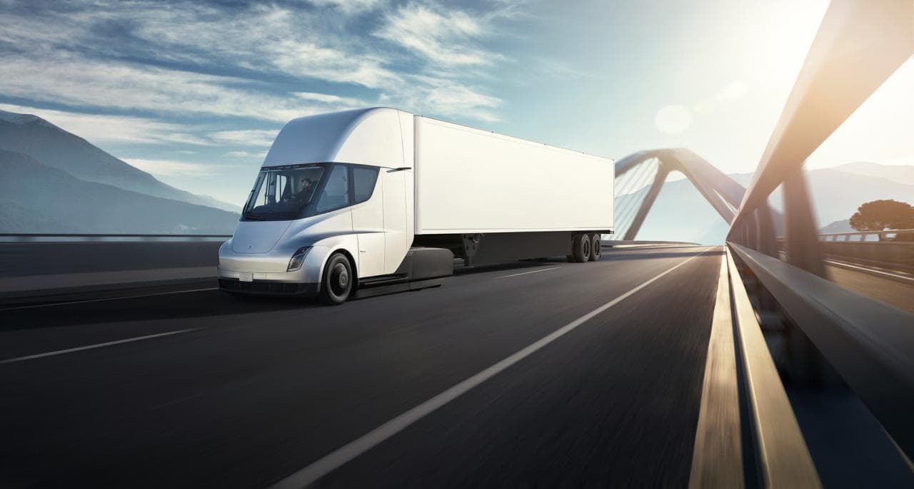Cover Image for Tesla Semi offenbar in Vorserie gestartet