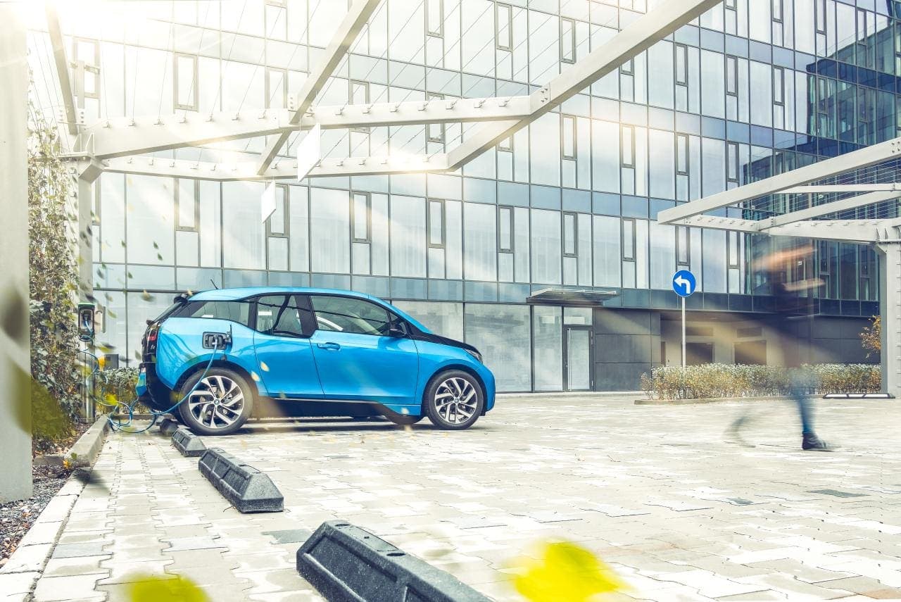 Cover Image for BMW steht bei eigener Zellfertigung auf der Bremse