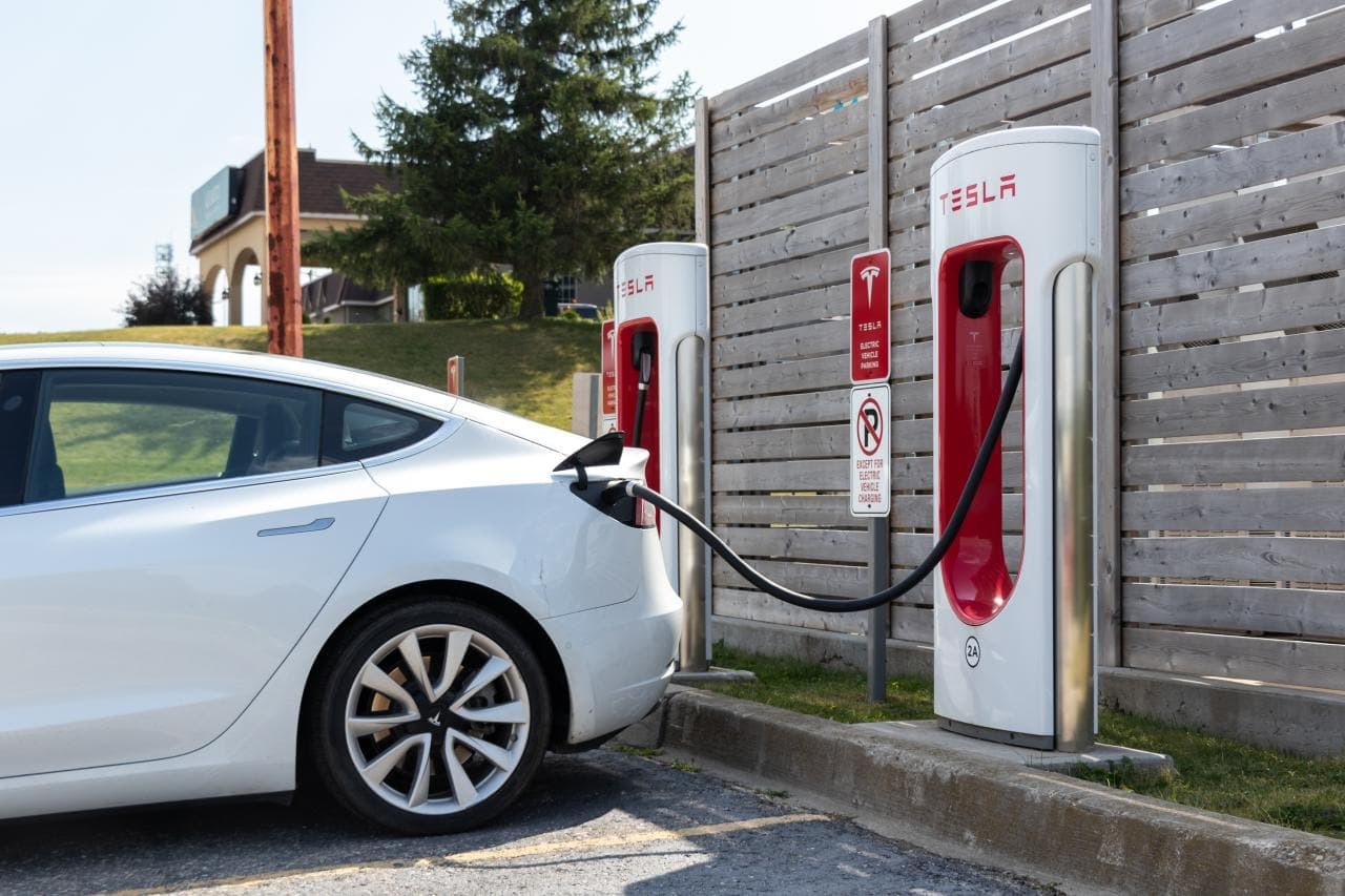 Cover Image for Bericht: Tesla V3-Supercharger sollen mehr Leistung erhalten!