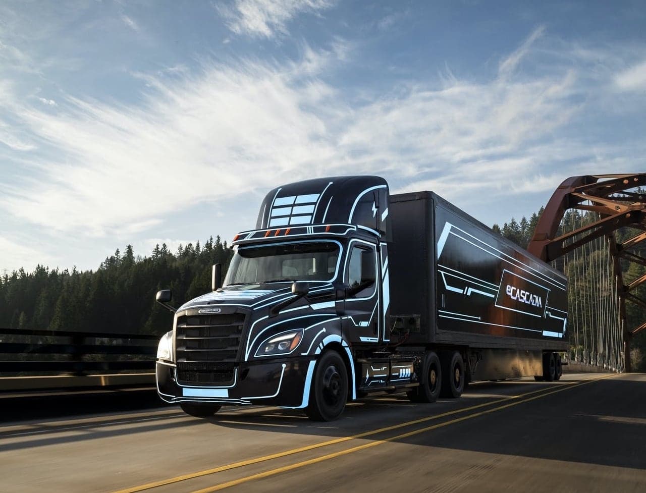 Cover Image for Zu strenge Abgasregeln? Lkw-Hersteller verklagen Kalifornien