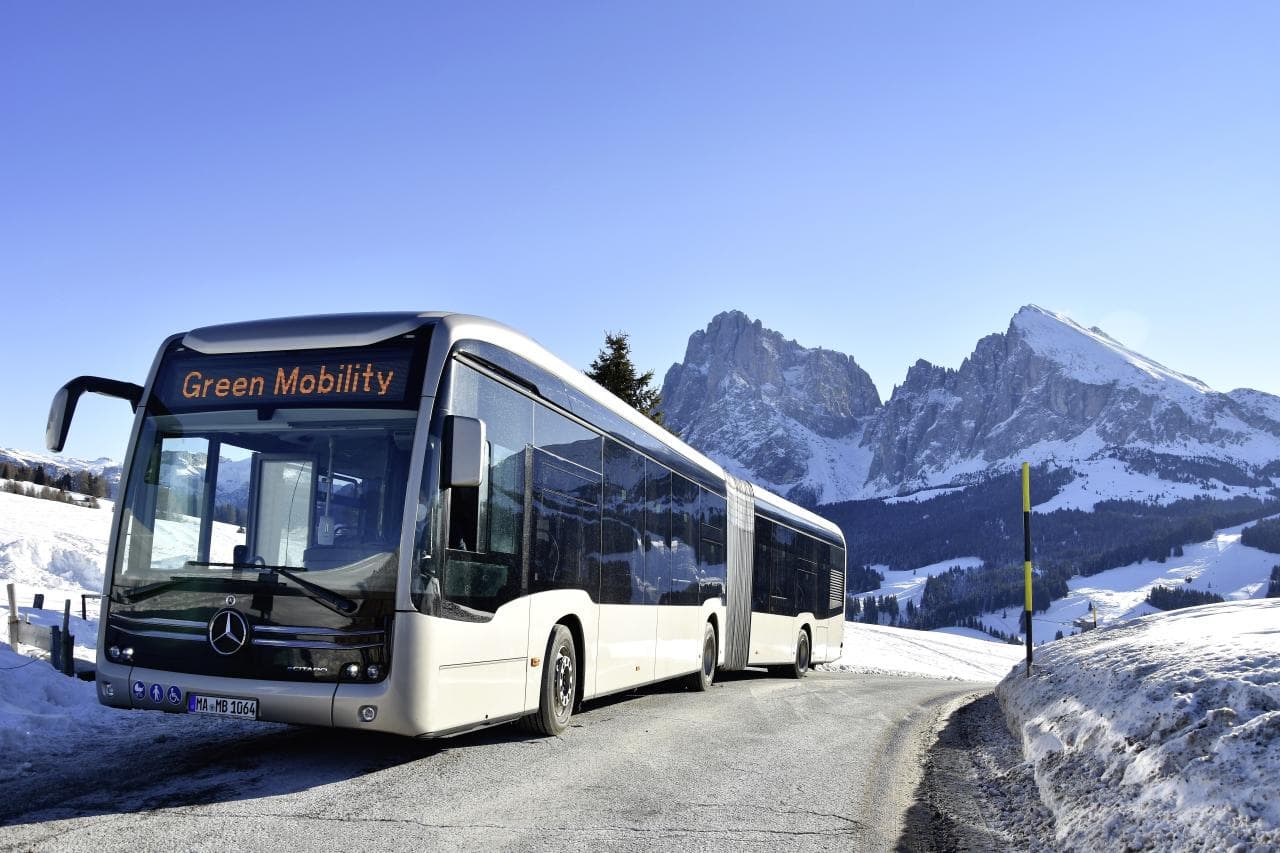 Cover Image for Daimler Truck setzt auch bei Bussen auf den Wasserstoffantrieb