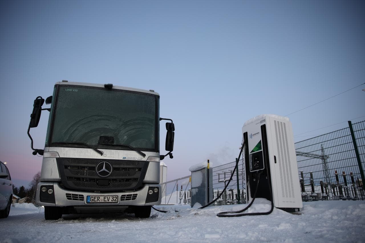 Cover Image for Elektro-Lkw klar marktführend ab 2035?