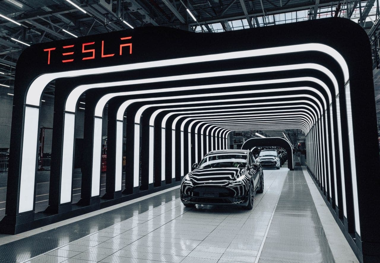 Cover Image for Tesla startet Auslieferungen der ersten Model Y „made in Germany“