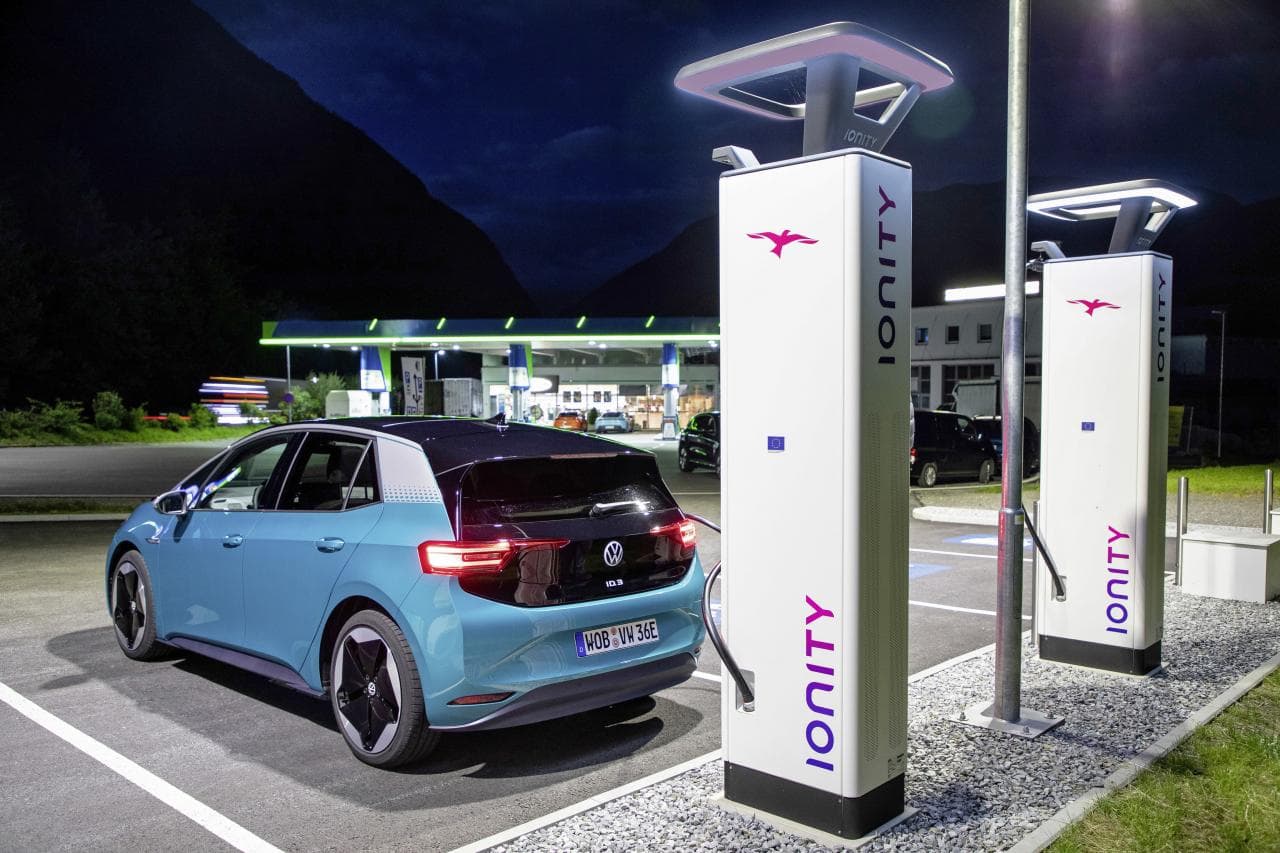 Cover Image for VW-Marken: Fixpreise ab sofort, Plug&Charge ab Mitte des Jahres