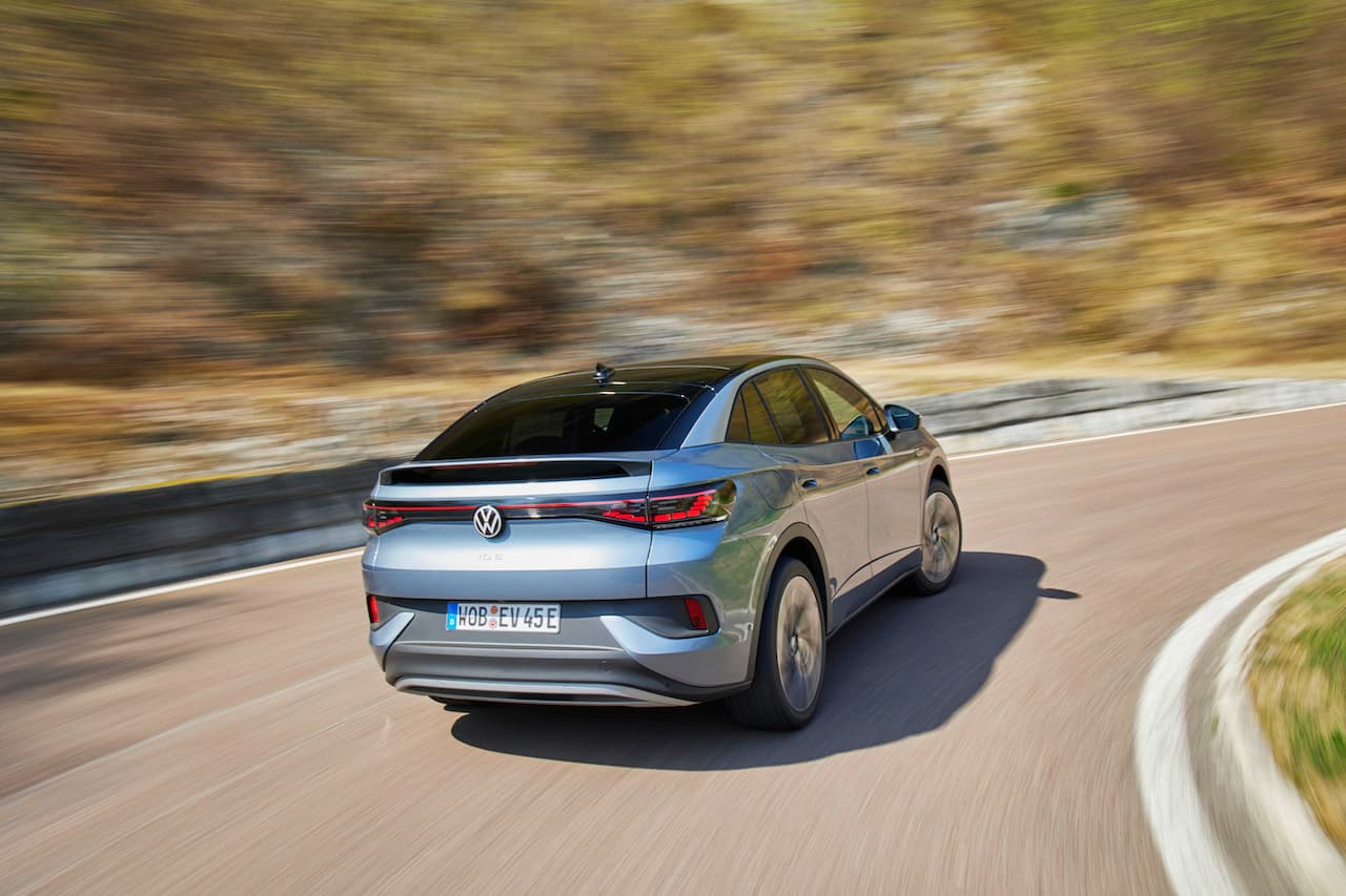 Cover Image for Fünftes E-lement: Volkswagens E-SUV-Coupés ID.5 und ID.5 GTX im ersten Fahrcheck