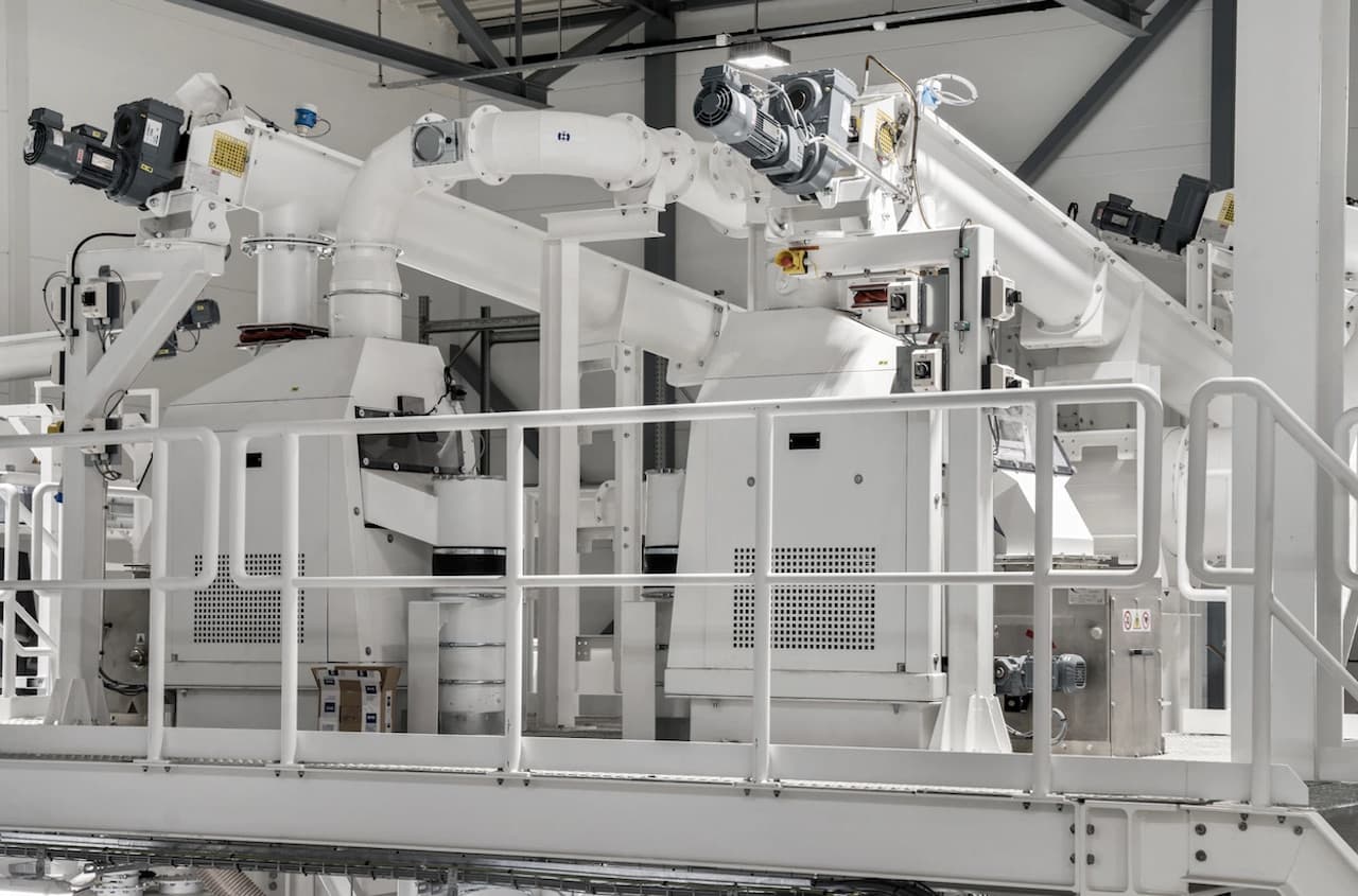 Cover Image for Europas größte Batterie-Recycling-Anlage Hydrovolt nimmt Betrieb auf
