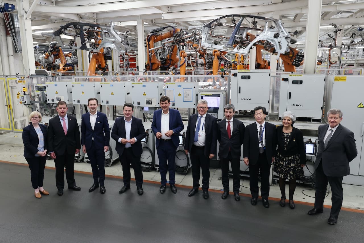 Cover Image for G7-Minister:innen informieren sich bei VW über Wandel zur E-Mobilität