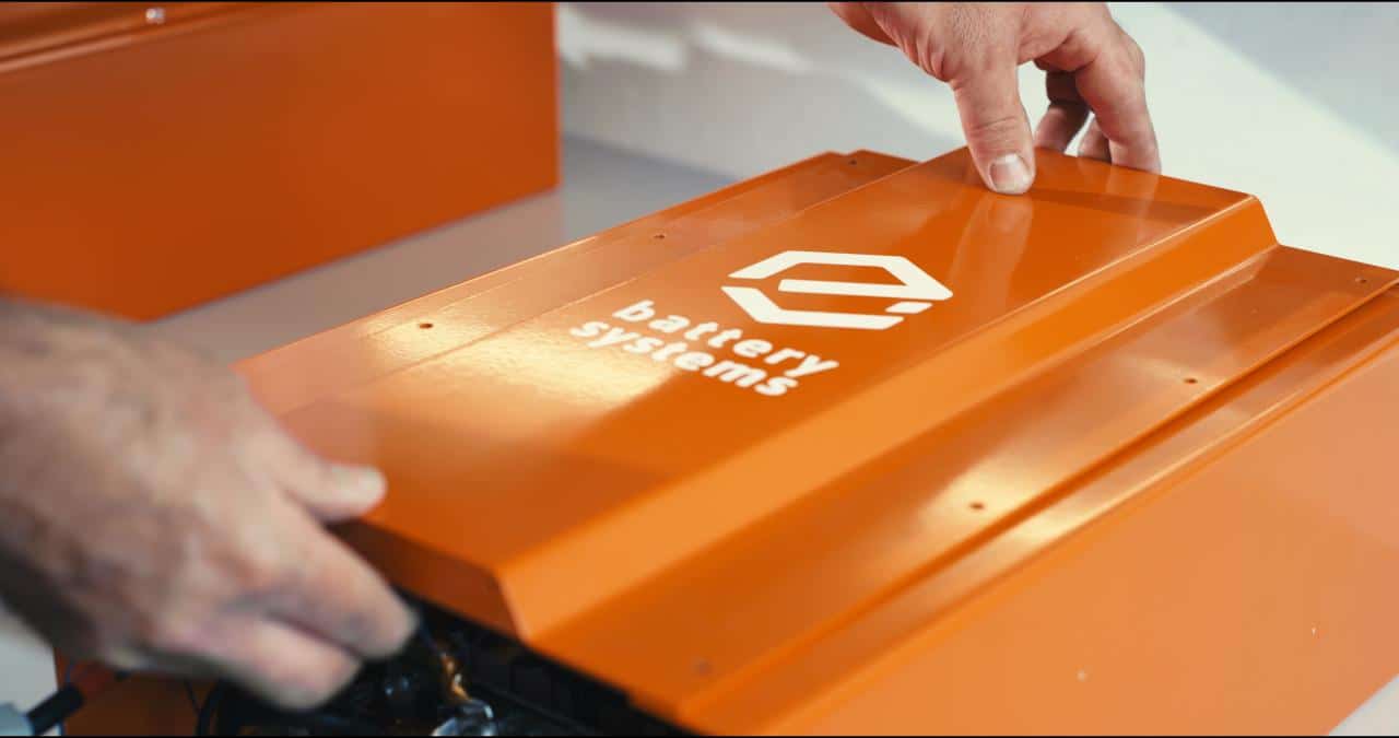 e.battery systems zeigt Energiespeicher aus gebrauchten Akkus