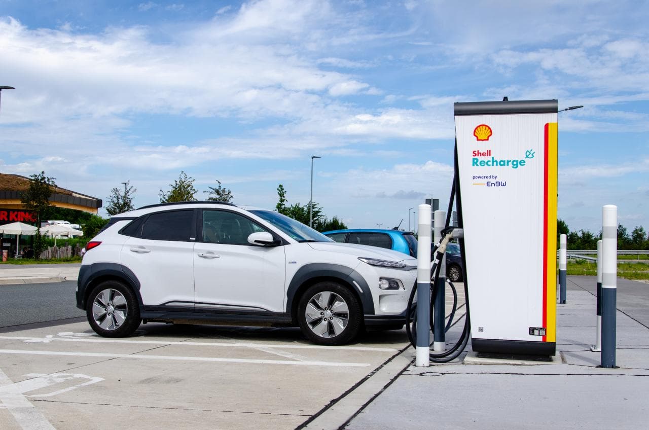 Cover Image for Shell-Studie: Fahrspaß beschleunigt Umstieg auf E-Autos