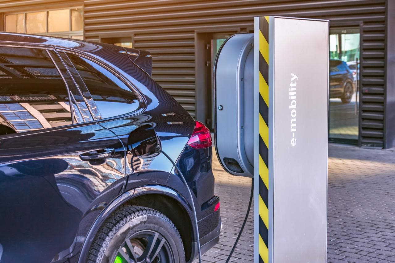 Cover Image for Neuere Plug-in-Hybride nochmals durstiger als offizielle Angaben