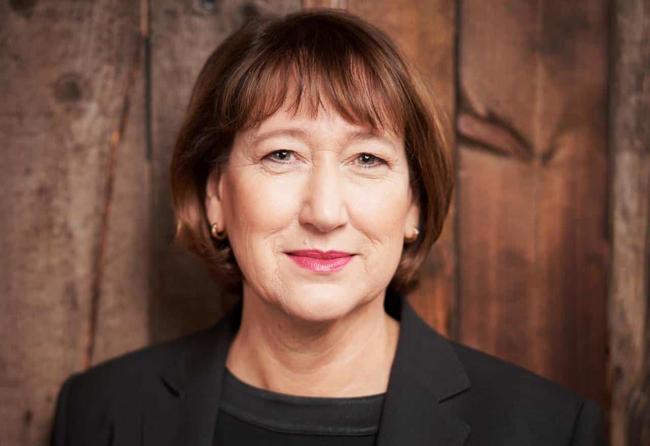 Cover Image for VDA-Präsidentin: „Die Autoindustrie muss eine gigantische Transformation finanzieren“