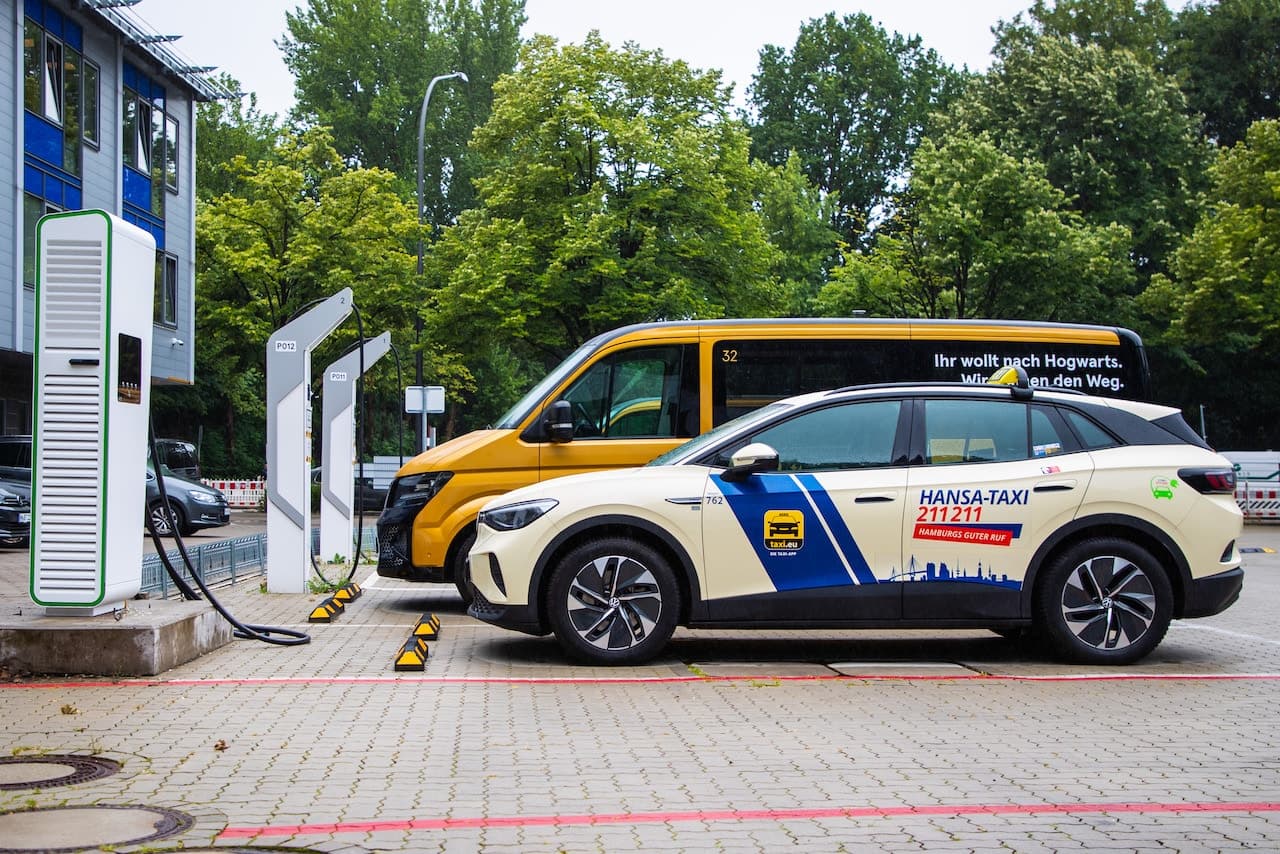 MOIA teilt Ladeinfrastruktur mit Hamburger Elektro-Taxis