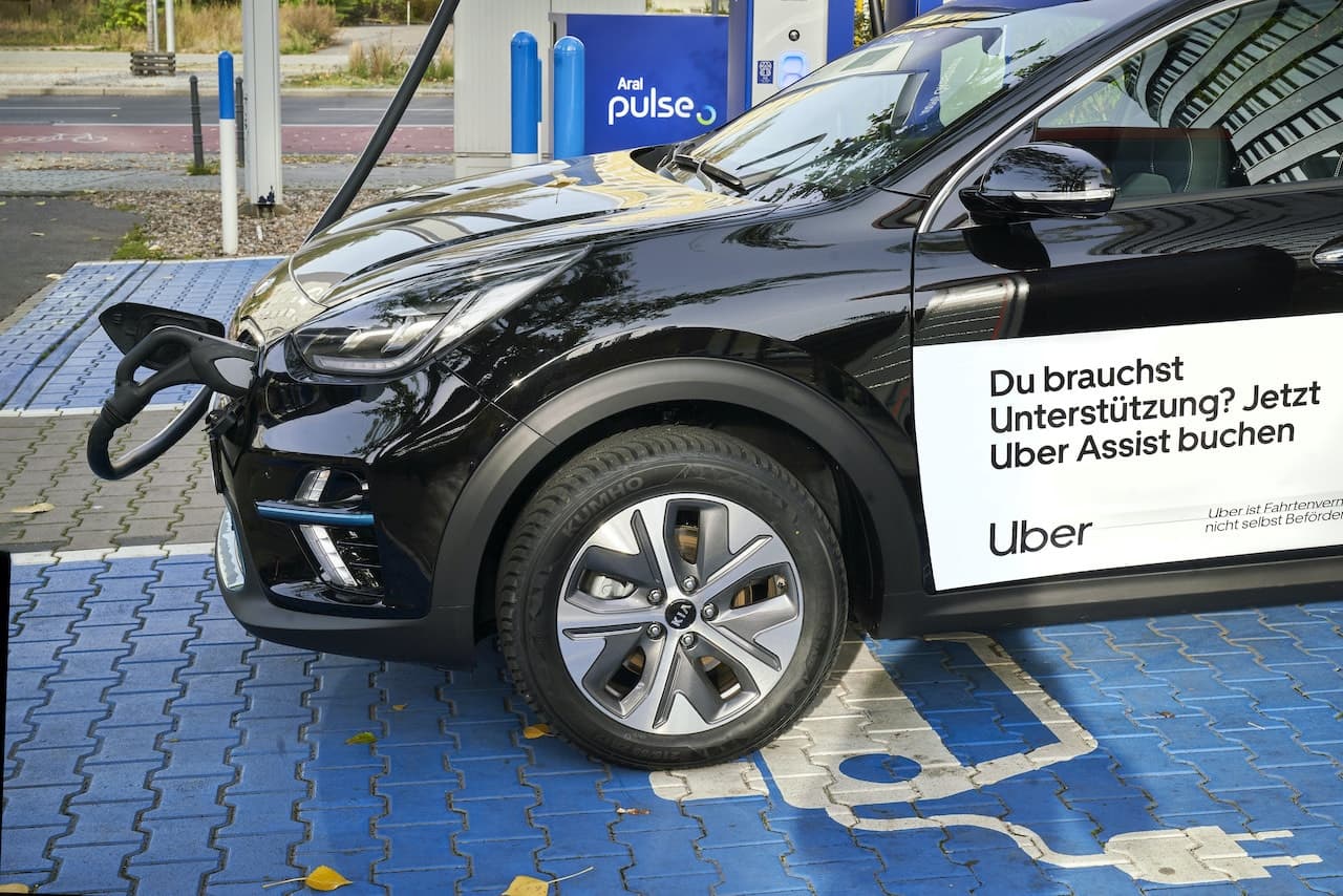 Cover Image for Uber will stärker auf Elektro- und Wasserstoff-Flotten in Deutschland setzen