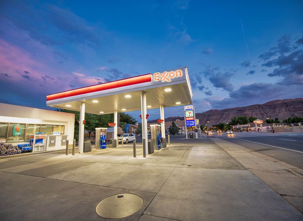 Cover Image for Ölriese Exxon Mobil geht von weltweitem Verbrenner-Ende 2040 aus