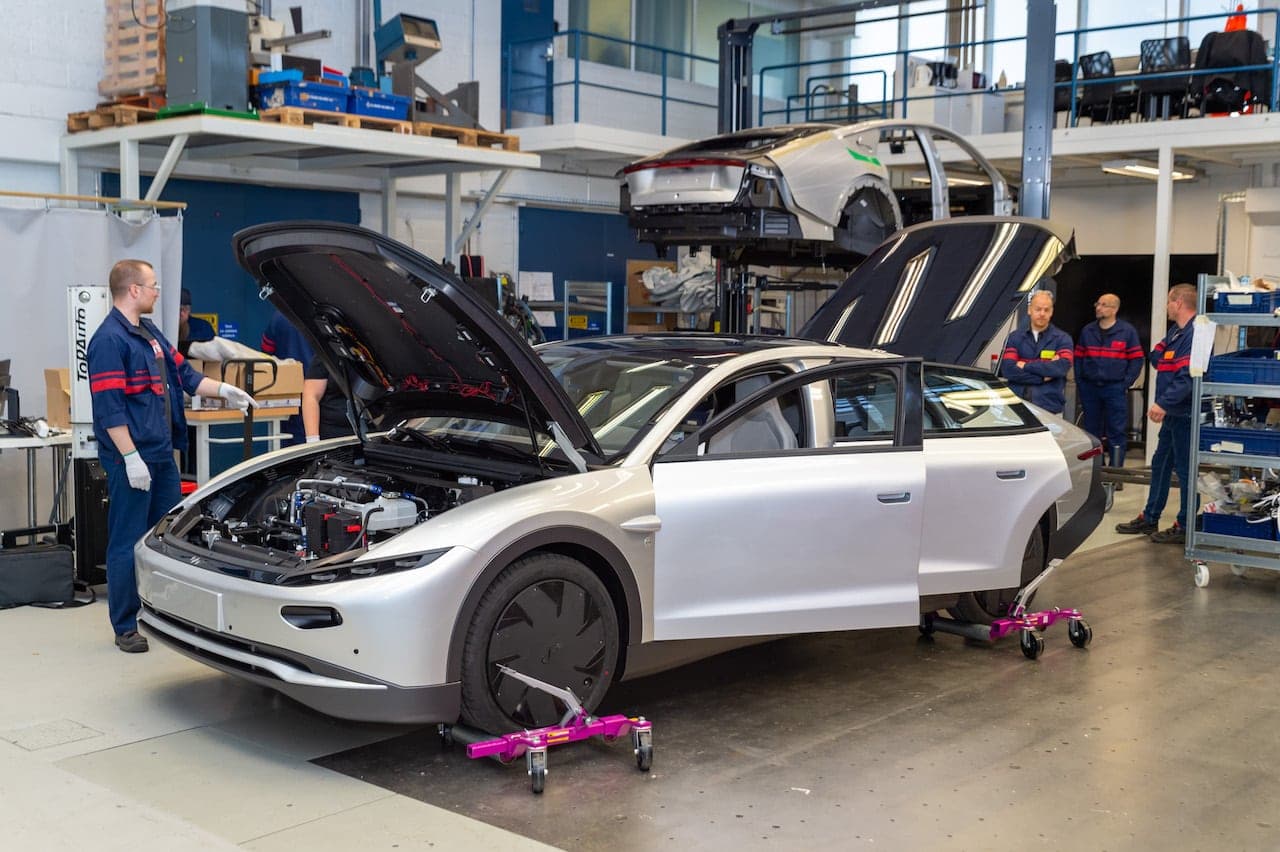 Valmet Automotive fertigt erstes Vorserien-Fahrzeug des Lightyear 0