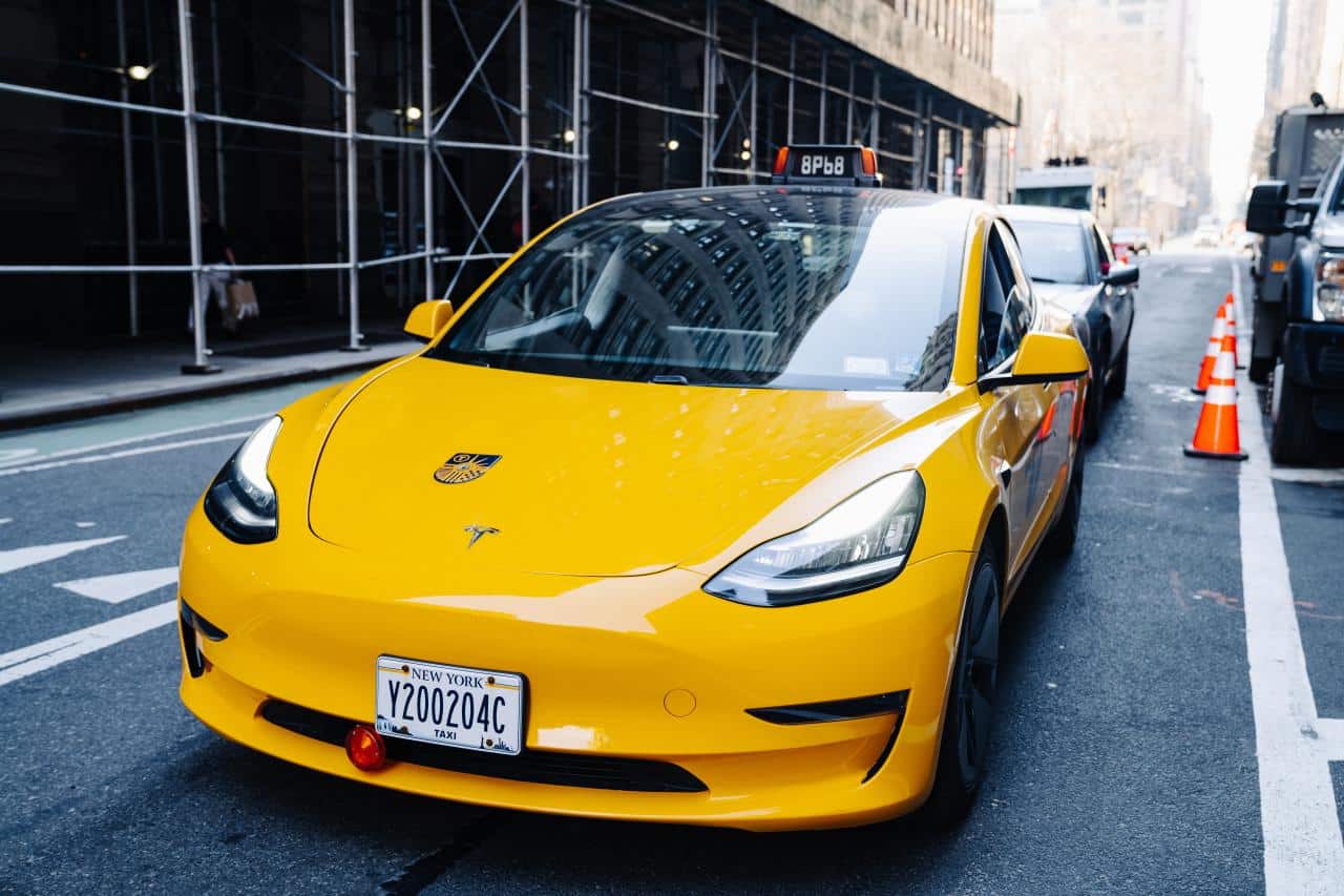 Cover Image for Jeder dritte Taxifahrer in Deutschland plant Umstieg auf E-Auto