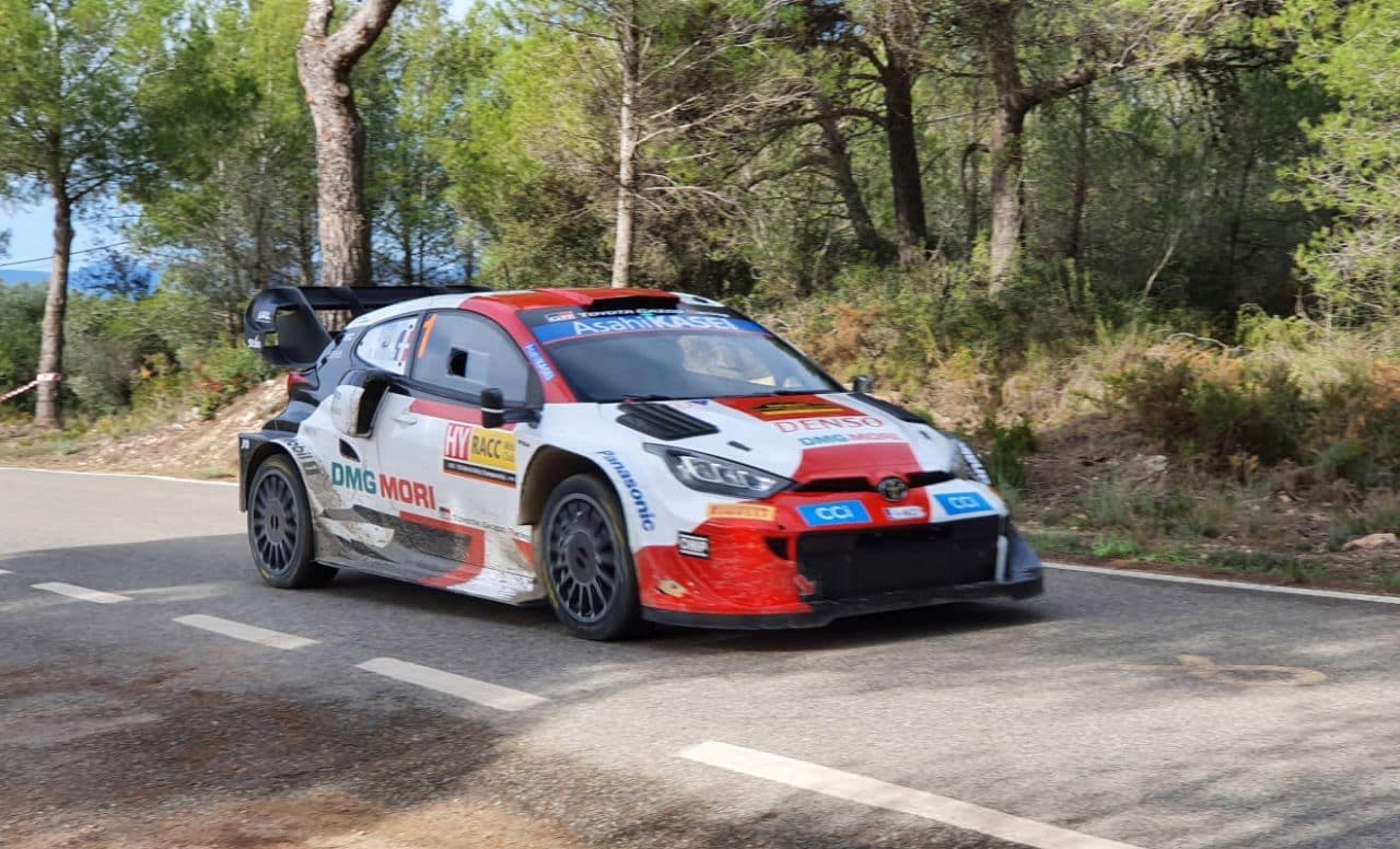 Cover Image for Toyota in der Rallye-WM: Doppelsieg mit Hybrid-Technik und e-fuels