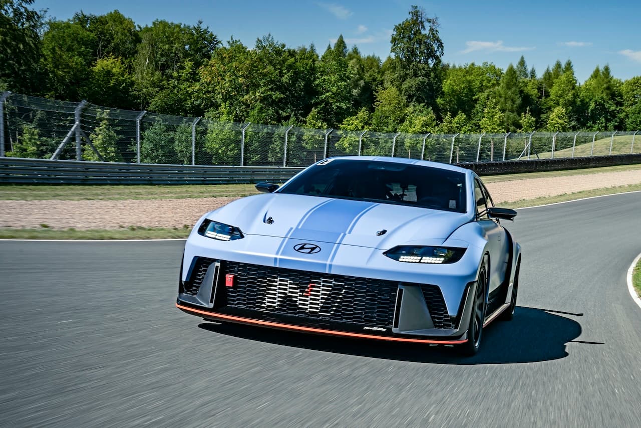 Cover Image for Hyundai RN22e: Elektro-Rennsport-Feeling für die Straße